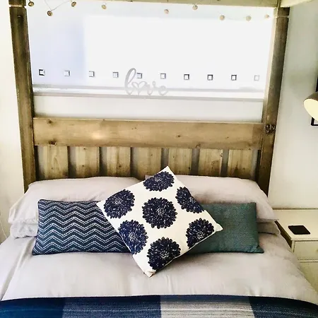 Seaside Escape At Looe Apartment Exterior photo